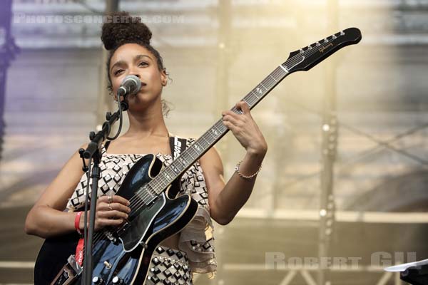 LIANNE LA HAVAS - 2016-07-23 - PARIS - Parvis de l'Hotel de Ville - 